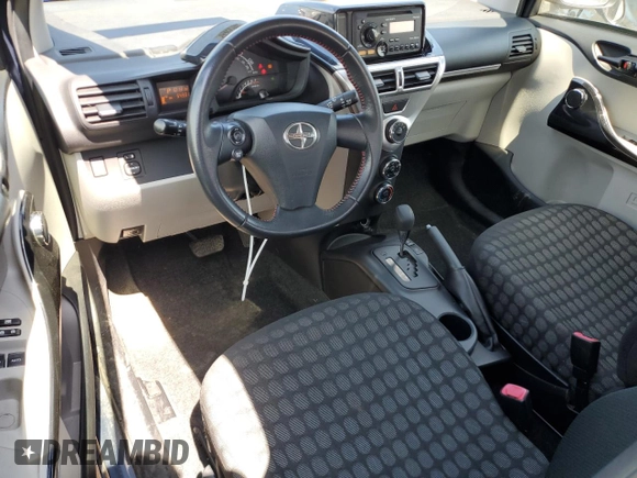 2012 Scion iQ z VIN JTNJJXB07CJ018481, wystawiony jako Copart lot #54014265 z przebiegiem 54 331 mil mil oraz Szkoda całkowita • Salvage title. Historia ofert i sprzedaży dostępna na DreamBid. Obrazek 8.