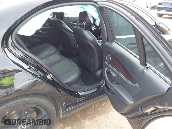 2019 Mercedes-Benz E 300 с VIN WDDZF4JB9KA547672, выставлен на аукционе IAAI как лот 41936530 с пробегом 67 332 миль миль и . История ставок и продаж доступна на DreamBid. Изображение 8.