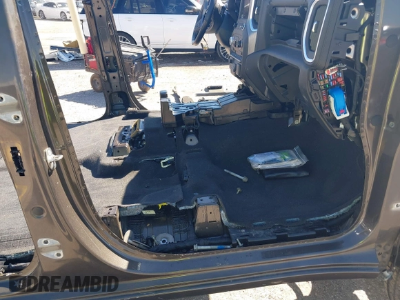 2020 GMC Sierra 1500 Denali z VIN 1GTU9FEL9LZ170791, wystawiony jako IAAI lot #41732485 z przebiegiem Nie podano mil oraz . Historia ofert i sprzedaży dostępna na DreamBid. Obrazek 5.