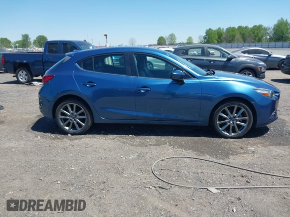 2018 Mazda 3 Touring z VIN 3MZBN1L38JM185142, wystawiony jako IAAI lot #42004450 z przebiegiem 172 096 mil mil oraz . Historia ofert i sprzedaży dostępna na DreamBid. Obrazek 13.