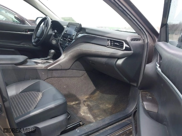 2021 Toyota Camry SE Nightshade with VIN 4T1G11AK0MU586968, listed as a IAAI auction lot 41729108 with 95,686 mi miles. Bid and sale history available at carsss.com. Image 5.