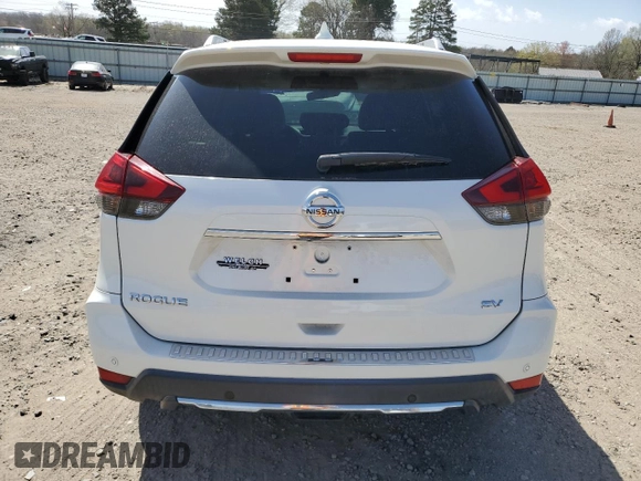 2020 Nissan Rogue SV z VIN KNMAT2MT6LP529864, wystawiony jako Copart lot #49717705 z przebiegiem 83 908 mil mil oraz Szkoda całkowita • Salvage title. Historia ofert i sprzedaży dostępna na DreamBid. Obrazek 6.