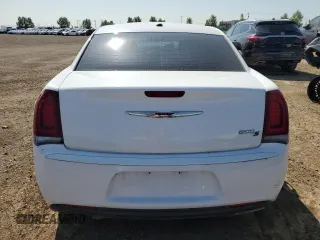 2016 Chrysler 300 S z VIN 2C3CCABG5GH324866, wystawiony jako Copart lot #61854715 z przebiegiem 160 249 mil mil oraz Szkoda całkowita • Salvage title. Historia ofert i sprzedaży dostępna na DreamBid. Obrazek 6.