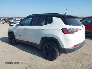 2019 Jeep Compass Altitude z VIN 3C4NJCBB2KT832402, wystawiony jako IAAI lot #41054965 z przebiegiem 84 804 mil mil oraz . Historia ofert i sprzedaży dostępna na DreamBid. Obrazek 3.