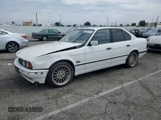 1995 BMW 5 Series 525i z VIN WBAHD6323SGK58981, wystawiony jako Copart lot #59543195 z przebiegiem 126 853 mil mil oraz Czysty tytuł • Clean title. Historia ofert i sprzedaży dostępna na DreamBid. Obrazek 1.