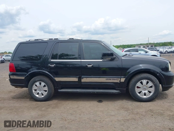 2003 Lincoln Navigator Luxury z VIN 5LMFU28R13LJ43211, wystawiony jako IAAI lot #42331844 z przebiegiem 166 139 mil mil oraz . Historia ofert i sprzedaży dostępna na DreamBid. Obrazek 13.
