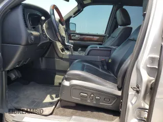 2017 Lincoln Navigator Select z VIN 5LMJJ2JT8HEL05565, wystawiony jako Copart lot #59997085 z przebiegiem 101 357 mil mil oraz Szkoda całkowita • Salvage title. Historia ofert i sprzedaży dostępna na DreamBid. Obrazek 7.