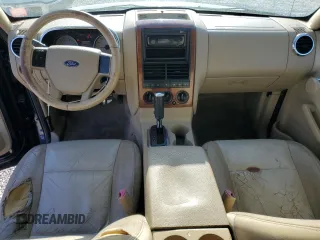 2006 Ford Explorer Eddie Bauer z VIN 1FMEU74E46UA98827, wystawiony jako Copart lot #52624135 z przebiegiem 223 740 mil mil oraz Szkoda całkowita • Salvage title. Historia ofert i sprzedaży dostępna na DreamBid. Obrazek 8.