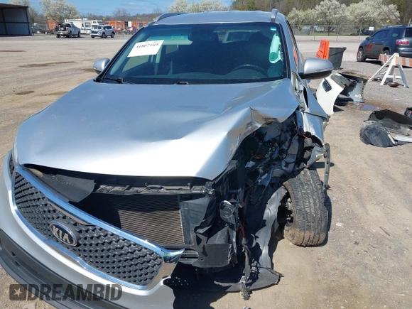 2018 Kia Sorento LX with VIN 5XYPG4A36JG420268, listed as a IAAI auction lot 41807169 with 99,272 mi miles. Bid and sale history available at carsss.com. Image 6.