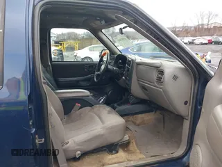 2004 Chevrolet Blazer LS z VIN 1GNDT13X54K156205, wystawiony jako IAAI lot #40983841 z przebiegiem 191 877 mil mil oraz . Historia ofert i sprzedaży dostępna na DreamBid. Obrazek 5.