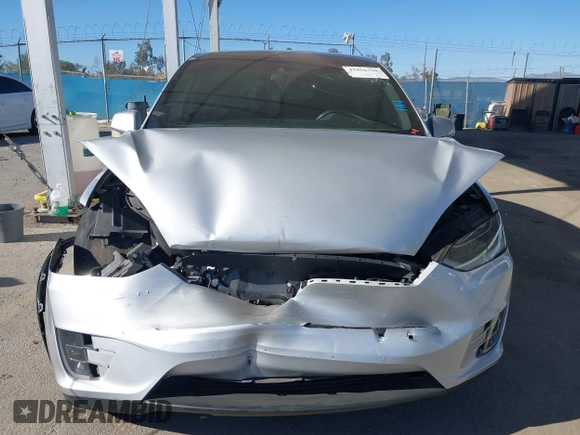 2016 Tesla Model X 70D z VIN 5YJXCBE25GF021322, wystawiony jako IAAI lot #41866368 z przebiegiem 95 072 mil mil oraz . Historia ofert i sprzedaży dostępna na DreamBid. Obrazek 6.