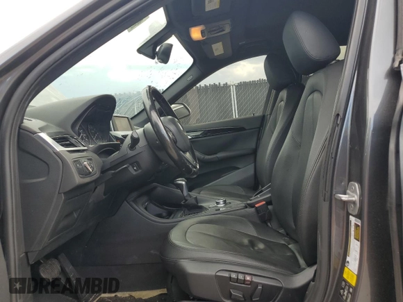 2017 BMW X1 xDrive28i with VIN WBXHT3C32H5F75870, listed as a Copart auction lot 64420385 with 158,640 mi miles and Clean title. Bid and sale history available at DreamBid. Image 7.