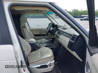 2010 Land Rover Range Rover SC z VIN SALMF1E45AA311624, wystawiony jako IAAI lot #42050138 z przebiegiem 116 651 mil mil oraz . Historia ofert i sprzedaży dostępna na DreamBid. Obrazek 5.