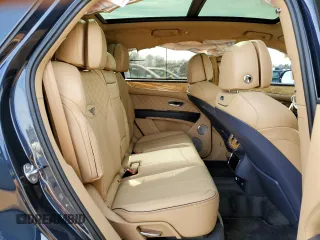 2022 Bentley Bentayga V8 z VIN SJAAM2ZV5NC016981, wystawiony jako Copart lot #43359514 z przebiegiem 8814 mil mil oraz . Historia ofert i sprzedaży dostępna na DreamBid. Obrazek 10.