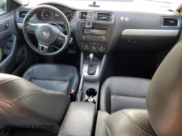 2013 Volkswagen Jetta SE с VIN 3VWDP7AJ1DM251929, выставлен на аукционе Copart как лот 53448185 с пробегом 272 882 миль миль и Списание • Salvage title. История ставок и продаж доступна на DreamBid. Изображение 8.