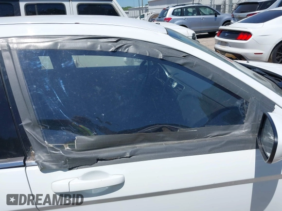 2014 Chrysler 200 Touring z VIN 1C3CCBBB6EN175625, wystawiony jako IAAI lot #42275517 z przebiegiem 119 125 mil mil oraz . Historia ofert i sprzedaży dostępna na DreamBid. Obrazek 6.