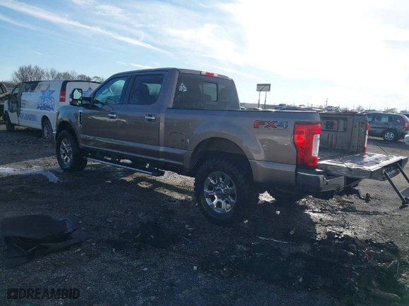 2019 Ford Super Duty F-250 SRW XL with VIN 1FT7W2BT7KEE42523, listed as a IAAI auction lot 41572454 with 113,711 mi miles. Bid and sale history available at carsss.com. Image 3.