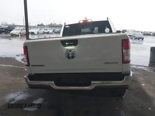 2023 Ram 1500 Big Horn z VIN 1C6RRFFG7PN698664, wystawiony jako IAAI lot #41103495 z przebiegiem 34 307 mil mil oraz . Historia ofert i sprzedaży dostępna na DreamBid. Obrazek 17.