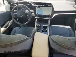 2023 Lexus RZ 450e Premium z VIN JTJAAAAB7PA001851, wystawiony jako Copart lot #57144464 z przebiegiem 3731 mil mil oraz Szkody całkowita. Historia ofert i sprzedaży dostępna na DreamBid. Obrazek 8.