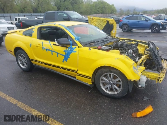 2005 Ford Mustang Deluxe with VIN 1ZVFT80N755214860, listed as a IAAI auction lot 42060292 with 138,177 mi miles. Bid and sale history available at carsss.com. Image 1.