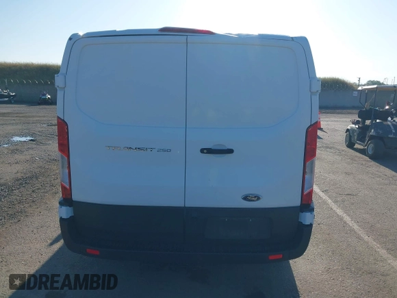 2023 Ford Transit Cargo с VIN 1FTBR1Y81PKB73281, выставлен на аукционе IAAI как лот 42132013 с пробегом 3 844 миль миль и . История ставок и продаж доступна на DreamBid. Изображение 16.