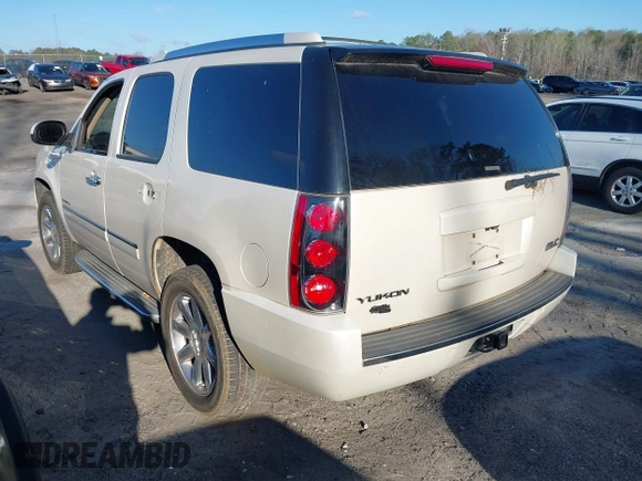 2013 GMC Yukon Denali with VIN 1GKS1EEF0DR121701, listed as a IAAI auction lot 41814818 with 137,177 mi miles. Bid and sale history available at carsss.com. Image 3.