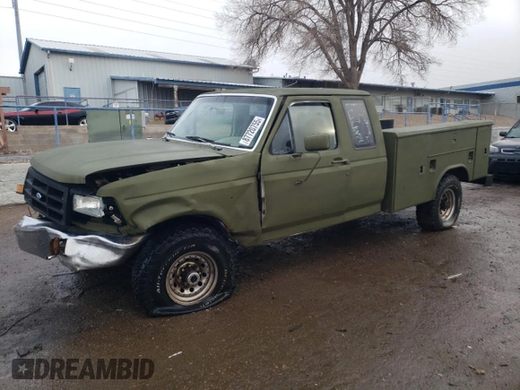 1992 Ford F-250 with VIN 1FTHX26M6NKA32015, listed as a Copart auction lot 87720755 with 226,056 mi miles and Salvage Title. Bid and sale history available at carsss.com. Image 1.