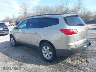 2010 Chevrolet Traverse LT w/1LT with VIN 1GNLRFED3AS116856, listed as a IAAI auction lot 41833663 with 181,695 mi miles. Bid and sale history available at carsss.com. Image 3.