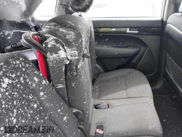 2014 Kia Sorento LX with VIN 5XYKTCA62EG500604, listed as a IAAI auction lot 40404770 with 1 mi miles. Bid and sale history available at carsss.com. Image 8.