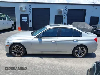 2013 BMW 3 Series 335i z VIN WBA3A9C56DF475450, wystawiony jako IAAI lot #42469522 z przebiegiem Nie podano mil oraz . Historia ofert i sprzedaży dostępna na DreamBid. Obrazek 14.