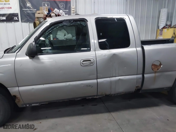 2003 Chevrolet Silverado 1500 Work Truck with VIN 2GCEC19X831322400, listed as a IAAI auction lot 40653506 with 264,390 mi miles. Bid and sale history available at carsss.com. Image 12.