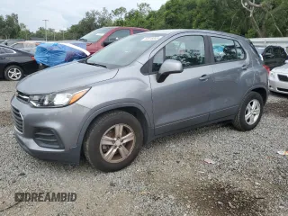 2020 Chevrolet Trax LS z VIN 3GNCJKSB3LL175622, wystawiony jako Copart lot #63316885 z przebiegiem Nie podano mil oraz Szkoda całkowita • Salvage title. Historia ofert i sprzedaży dostępna na DreamBid. Obrazek 1.