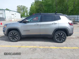 2020 Jeep Compass Trailhawk z VIN 3C4NJDDB0LT221532, wystawiony jako IAAI lot #42310215 z przebiegiem 78 464 mil mil oraz . Historia ofert i sprzedaży dostępna na DreamBid. Obrazek 14.