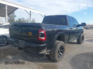 2021 Ram 2500 Laramie z VIN 3C6UR5FL7MG590681, wystawiony jako IAAI lot #41679165 z przebiegiem 28 482 mil mil oraz . Historia ofert i sprzedaży dostępna na DreamBid. Obrazek 4.
