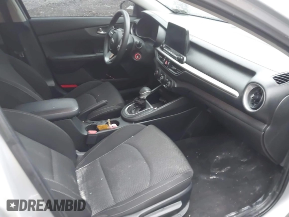 2021 Kia Forte LXS z VIN 3KPF24AD5ME284641, wystawiony jako IAAI lot #41946726 z przebiegiem 84 684 mil mil oraz . Historia ofert i sprzedaży dostępna na DreamBid. Obrazek 5.