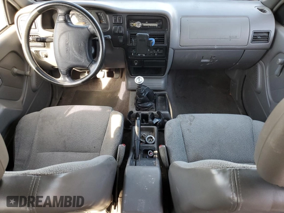 1997 Isuzu Rodeo z VIN 4S2CK58EXV4301951, wystawiony jako Copart lot #67468714 z przebiegiem 234 738 mil mil oraz Czysty tytuł • Clean title. Historia ofert i sprzedaży dostępna na DreamBid. Obrazek 8.