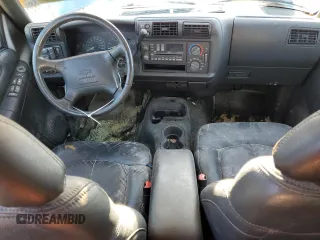 1995 Chevrolet Blazer с VIN 1GNDT13W6S2137053, выставлен на аукционе Copart как лот 73525544 с пробегом 188 033 миль миль и На запчасти • Non repairable. История ставок и продаж доступна на DreamBid. Изображение 8.