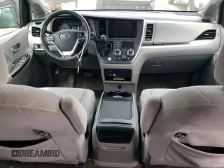 2015 Toyota Sienna LE AAS z VIN 5TDKK3DCXFS541460, wystawiony jako Copart lot #58171725 z przebiegiem 192 174 mil mil oraz Szkoda całkowita • Salvage title. Historia ofert i sprzedaży dostępna na DreamBid. Obrazek 8.