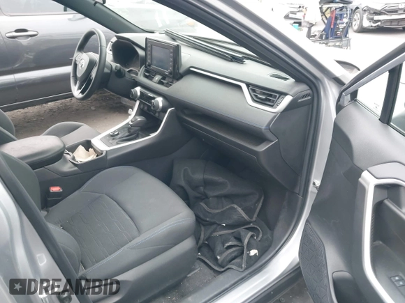 2022 Toyota RAV4 Hybrid SE z VIN 4T3T6RFV9NU070229, wystawiony jako IAAI lot #42565070 z przebiegiem 21 901 mil mil oraz . Historia ofert i sprzedaży dostępna na DreamBid. Obrazek 5.