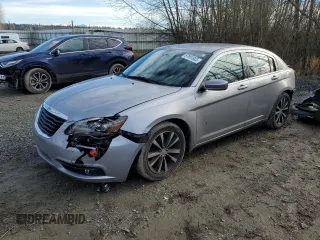 2014 Chrysler 200 Touring z VIN 1C3CCBBB9EN178597, wystawiony jako Copart lot #87951805 z przebiegiem Nie podano mil oraz Szkody całkowita. Historia ofert i sprzedaży dostępna na DreamBid. Obrazek 1.