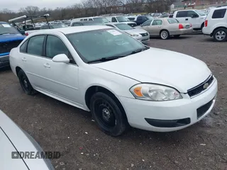 2012 Chevrolet Impala Police Police with VIN 2G1WD5E31C1260889, listed as a IAAI auction lot 41700077 with 117,225 mi miles. Bid and sale history available at carsss.com. Image 1.