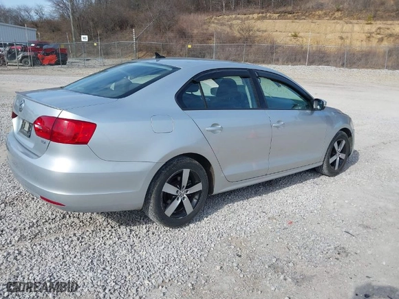 2011 Volkswagen Jetta Sedan TDI with VIN 3VWLL7AJ6BM119172, listed as a IAAI auction lot 41731512 with 130,412 mi miles. Bid and sale history available at carsss.com. Image 4.