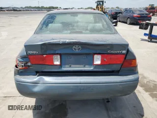 2001 Toyota Camry CE z VIN 4T1BG22K71U837591, wystawiony jako Copart lot #61239094 z przebiegiem 230 941 mil mil oraz Szkoda całkowita • Salvage title. Historia ofert i sprzedaży dostępna na DreamBid. Obrazek 6.