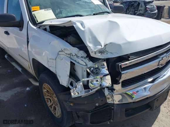 2007 Chevrolet Silverado 1500 LT w/1LT with VIN 2GCEC13C471716312, listed as a IAAI auction lot 41792270 with 84,649 mi miles. Bid and sale history available at carsss.com. Image 6.