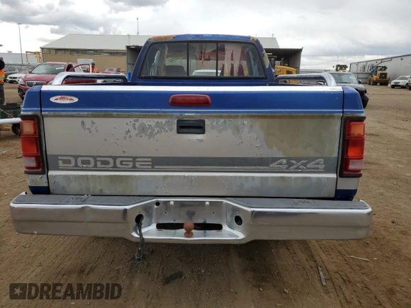 1995 Dodge Dakota z VIN 1B7GG23Y4SS124349, wystawiony jako Copart lot #55723114 z przebiegiem 136 156 mil mil oraz Czysty tytuł • Clean title. Historia ofert i sprzedaży dostępna na DreamBid. Obrazek 6.