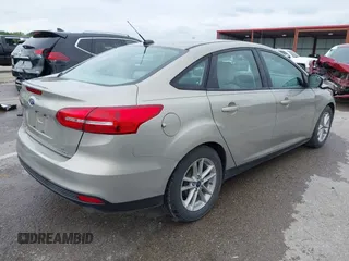 2016 Ford Focus SE z VIN 1FADP3F26GL332224, wystawiony jako IAAI lot #42167222 z przebiegiem 134 423 mil mil oraz . Historia ofert i sprzedaży dostępna na DreamBid. Obrazek 4.