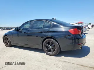 2013 BMW 3 Series 320i xDrive z VIN WBA3C3C55DF981519, wystawiony jako Copart lot #66619515 z przebiegiem 139 962 mil mil oraz Czysty tytuł • Clean title. Historia ofert i sprzedaży dostępna na DreamBid. Obrazek 2.