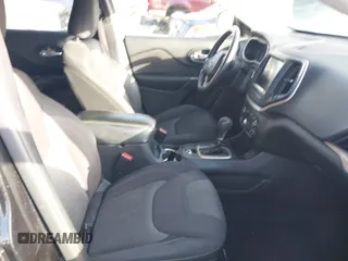 2014 Jeep Cherokee Latitude z VIN 1C4PJLCS5EW105809, wystawiony jako IAAI lot #41331585 z przebiegiem 207 609 mil mil oraz . Historia ofert i sprzedaży dostępna na DreamBid. Obrazek 5.