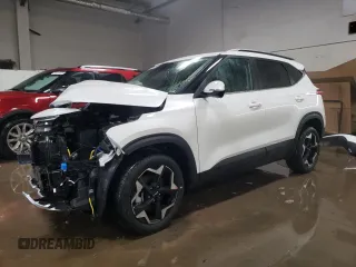 2025 Kia Seltos EX z VIN KNDERCAA1S7749730, wystawiony jako Copart lot #50587015 z przebiegiem 698 mil mil oraz Szkoda całkowita • Salvage title. Historia ofert i sprzedaży dostępna na DreamBid. Obrazek 1.