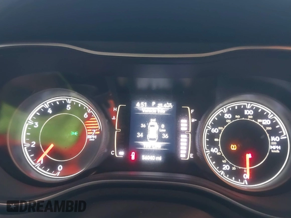 2020 Jeep Cherokee Latitude z VIN 1C4PJLCB1LD535765, wystawiony jako IAAI lot #41580618 z przebiegiem 56 040 mil mil oraz . Historia ofert i sprzedaży dostępna na DreamBid. Obrazek 7.